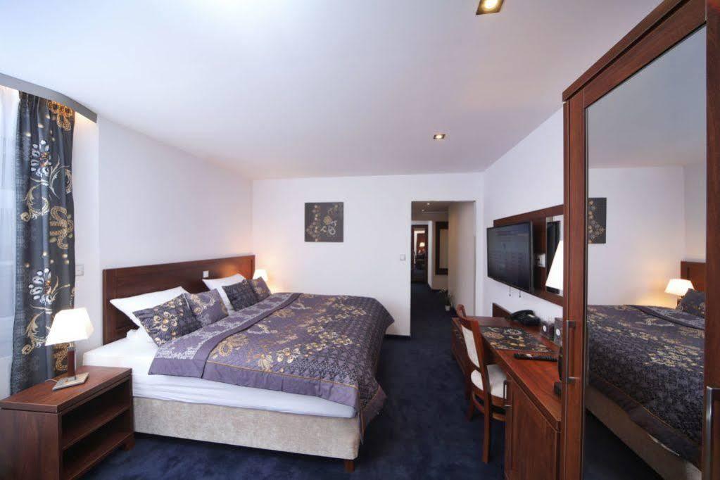 1920 Hotel Spindleruv Mlyn